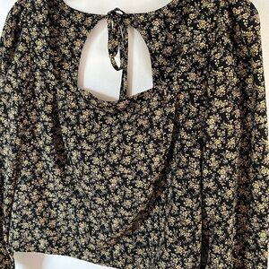 Levi's Black and Cream Floral Cropped Blouse